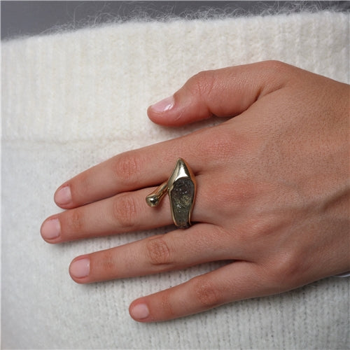 AW04 Grey ring